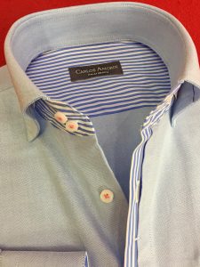 A close up of the collar and buttons on a shirt