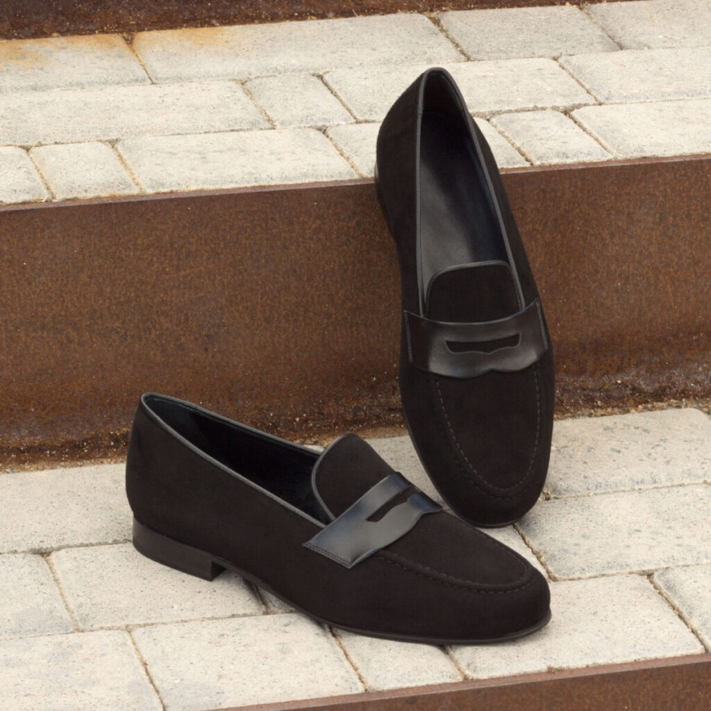 A pair of black shoes sitting on top of steps.